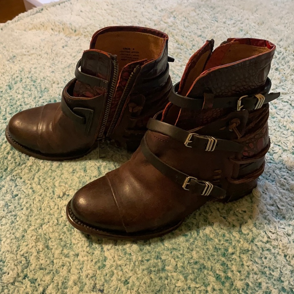 Freebird by Steven, Crue, SZ 8, Wine Color